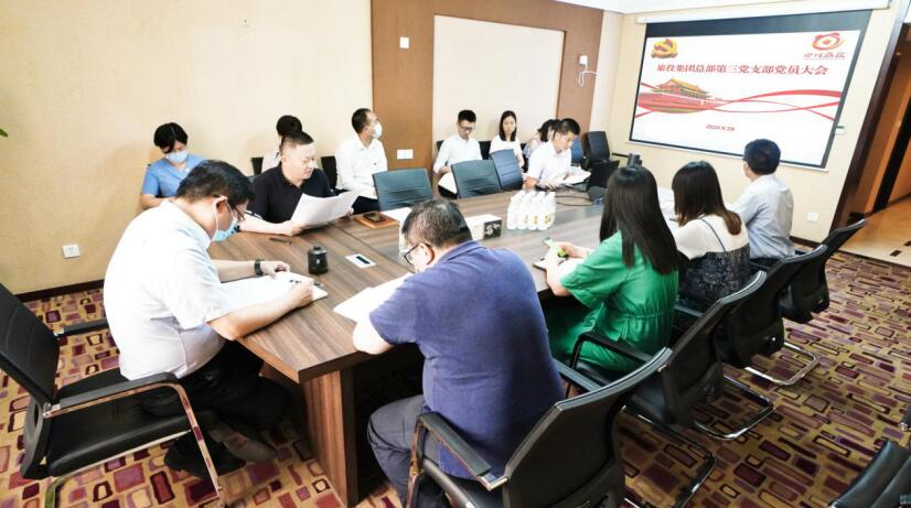 “擔使命、找差距、抓落實、做群眾身邊的好黨員”