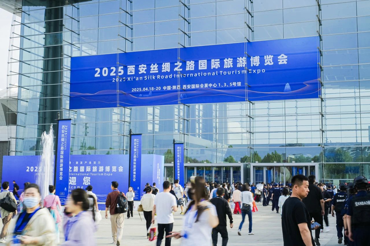 安逸號·熊貓專列“開進”2025西安絲路旅博會！四川旅投打造“移動的天府會客廳”
