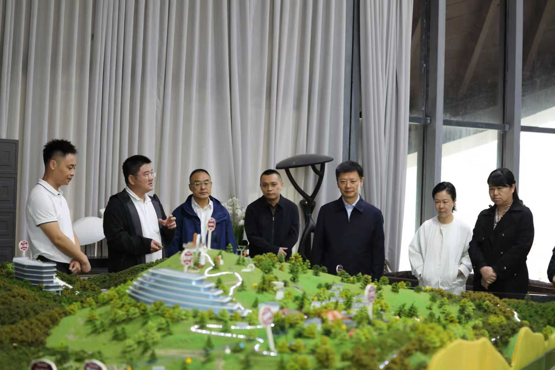深入貫徹省委十二屆七次全會精神 共繪高原旅游新藍圖——省旅投集團與雅安市委、市政府共同前往雅安市牛背山景區開展調研并現場辦公