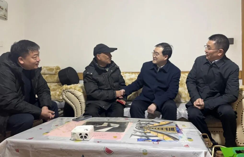 省國資委黨委委員、副主任劉曉博走訪慰問省旅投集團老黨員老干部