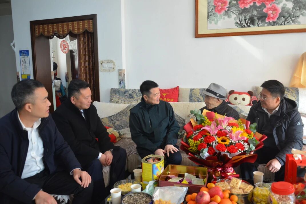 省旅投集團領導班子走訪慰問生活困難黨員、老黨員、老干部