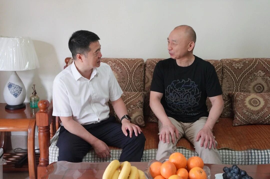 省旅投集團領導班子開展“七一”走訪慰問